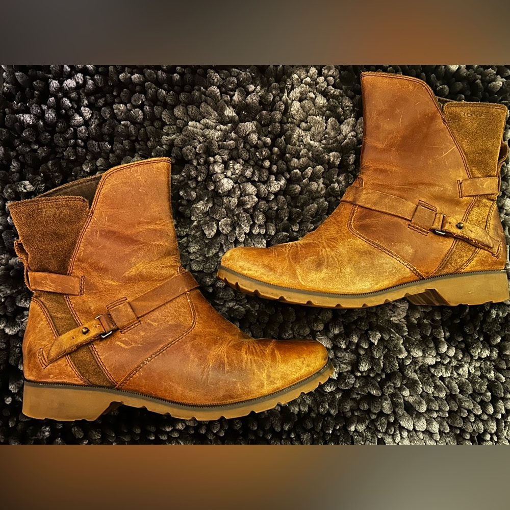 Teva Delavina Waterproof Brown Leather Boots Size 7.5
